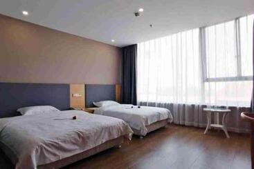 Super 8 Hotel Yizheng Walking Street