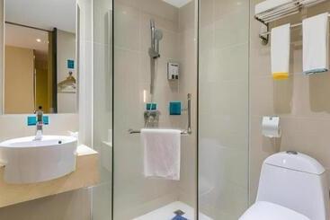 Отель City Comfort Inn Maoming Gaozhou Chengdong Passenger Station