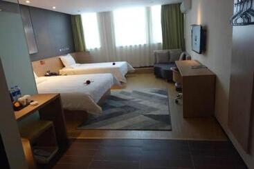 Iu Hotel Zhengzhou Erqi Wanda Plaza Daxue Road Branch