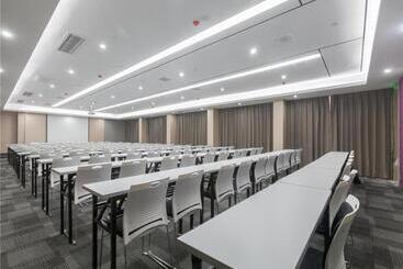 Lavande Hotels Wuhan Guanggu Yangjiawan Metro Station