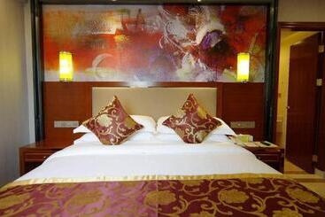 Vienna International Hotel Nanning Railway Station Mingxiu Road Metro Station