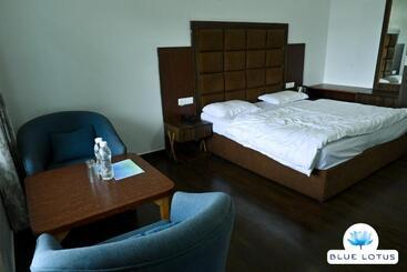 בית מלון כפרי Blue Lotus Resort