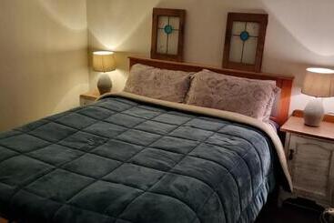 تختخواب و صبحانه The Bungalow