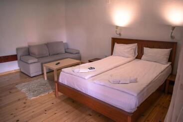 فندق алексова къща