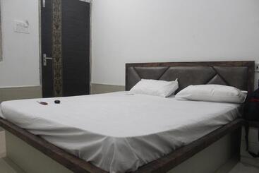 בית מלון כפרי Krishna & Restaurant