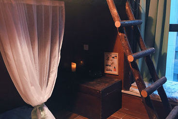 هاستل Living Art Museum Inn