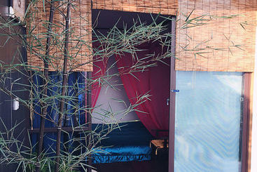 هاستل Living Art Museum Inn