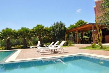 مبيت وإفطار Riad Hamdani