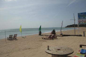 تختخواب و صبحانه Uppuveli Beach House
