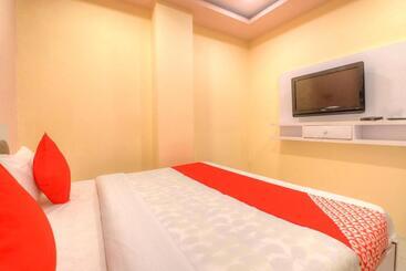 Oyo 67351 Hotel Deep Plaza