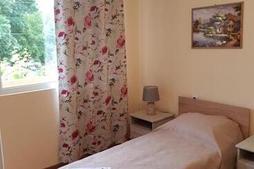 膳宿费 къща за гости саня