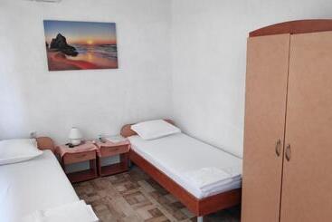 بنسيون Guest House Zhelevi