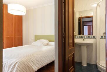 פנסיון Zafiro Suites