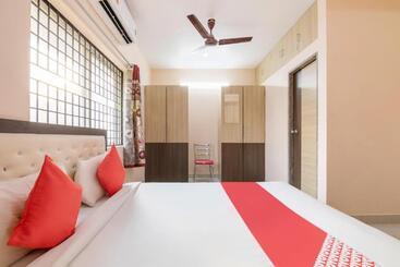 ホテル Oyo Surya Residency