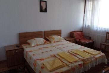 膳宿费 къща за гости петрови