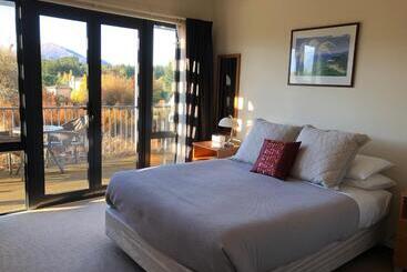 مبيت وإفطار Alpine Peaks Apartment