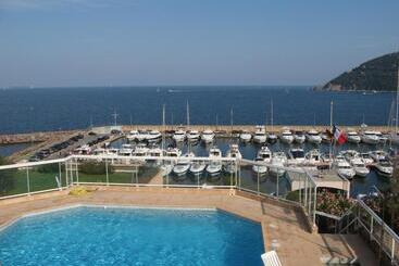 فندق Riviera Beach