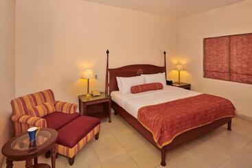 فندق The Lalit Traveller Khajuraho