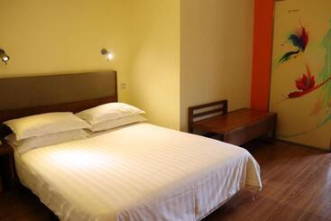 호스텔 岭南佳园连锁酒店广州北京路步行街农讲所地铁站店