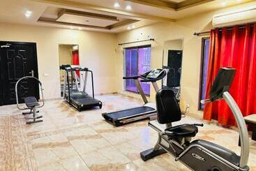 Grand Regent Hotel & Suites