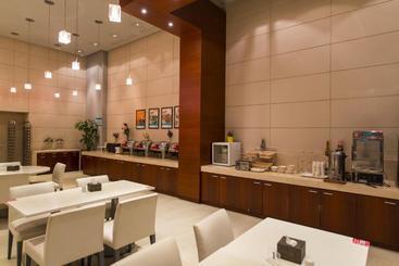 هتل Jinjiang Inn Dandong Yalvjiang Xingwu Road