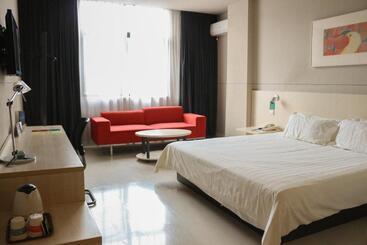 هتل Jinjiang Inn Shanghai Chedun Studios