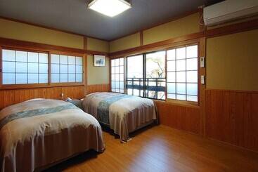 ریوکان Yunohira Kamiyanagiya