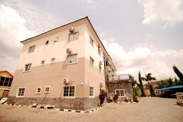 فندق De Deminics Suites & Resorts