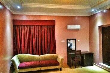 هتل The 09 Suites