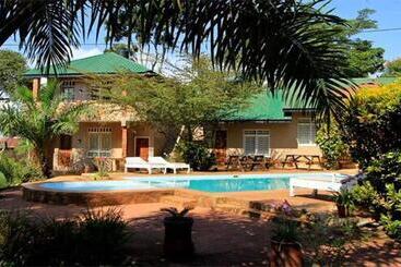 هتل Surjios Guest House