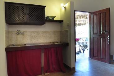 استراحتگاه Karibuni Hotel & Villas