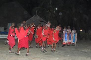 استراحتگاه Karibuni Hotel & Villas