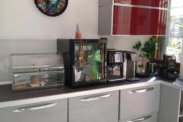 B&b Mini Hotel Incity Close Train Station And Port