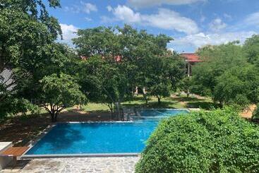 ベッドアンドブレックファースト Lario Resort