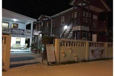 هتل Blue Wave Guest House