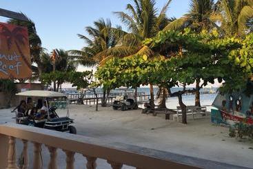 هتل Blue Wave Guest House