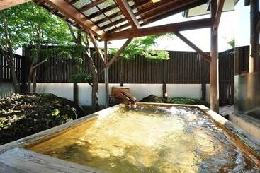 료칸 Kansuien Kakuraku