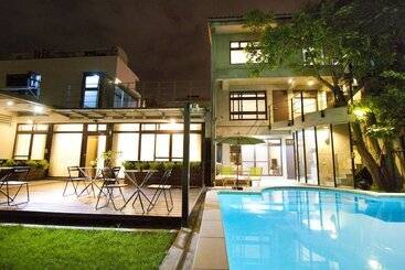 تختخواب و صبحانه Hk77villa