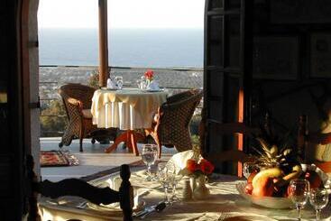 Отель Bellapais Gardens