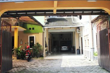 Szálloda Griya La Kusuma