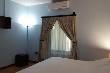 بنسيون White City Inn