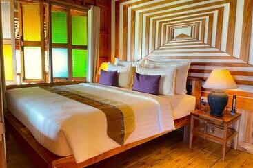Phi Phi Phu Chalet Resort