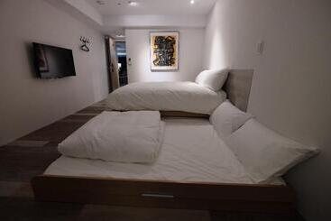 هاستل Happy Inn