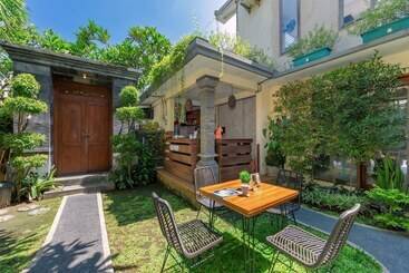 بنسيون Cove Raddeyapa