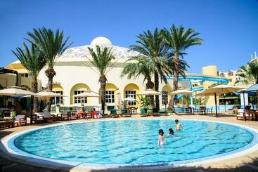 هتل آپارتمان Suites Hôtel Les Charmilles & Spa