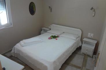 בית מלון כפרי Nidri Zone