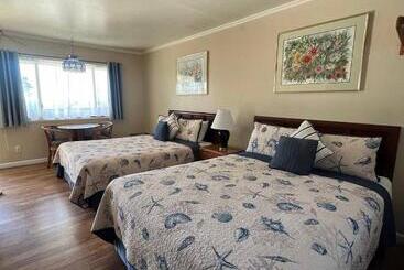 호텔 Ocean Cove Lodge Bar & Grill