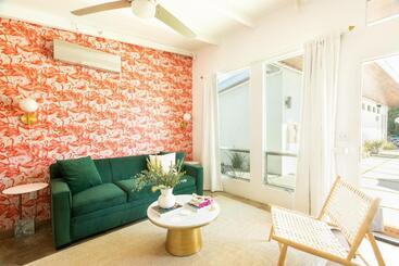 The Wesley Hotel By Avantstay Retro Spacious W Bbq Pool Spa