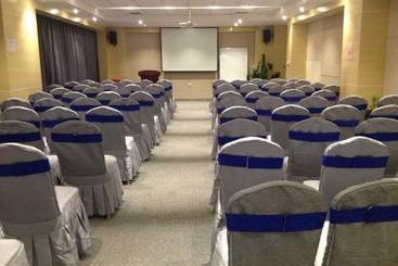 בית מלון כפרי Zsmart People S Square Branch