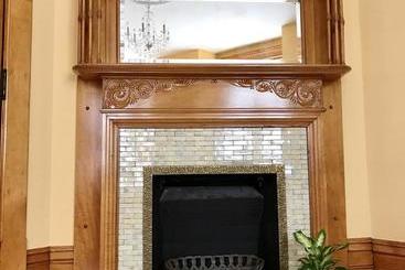 Castle La Crosse Bed And Breakfast
